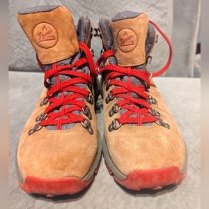 Danner mountain 600 WP boots size 7.5 W
